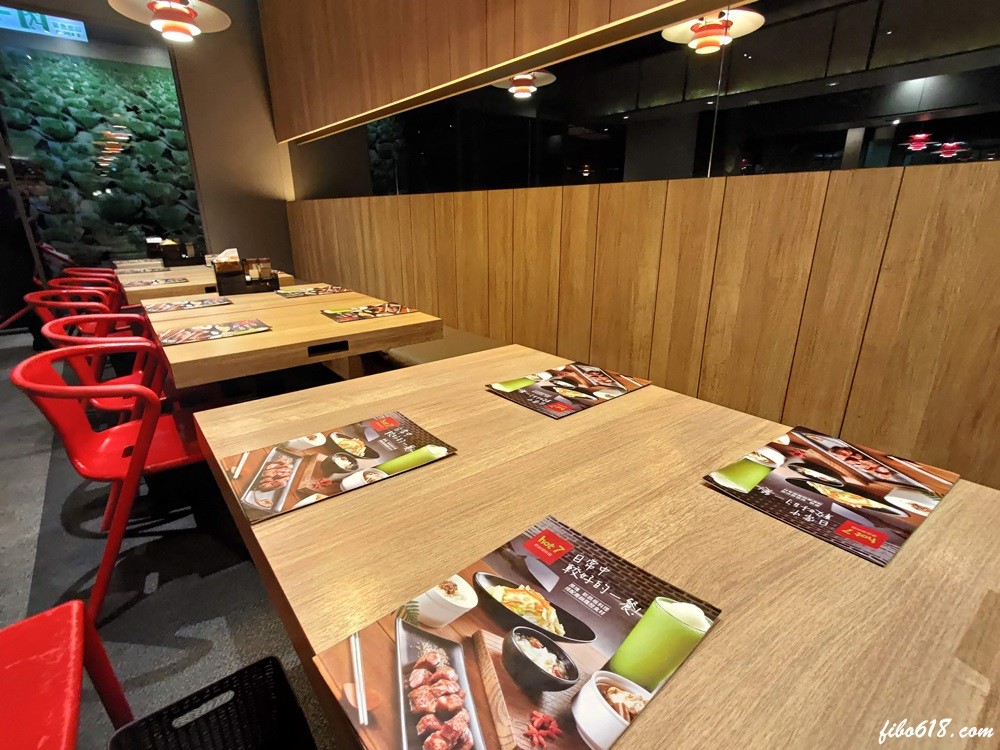 【西門町食記】hot 7 新鉄板料理-家樂福桂林店，溫馨的親子餐廳